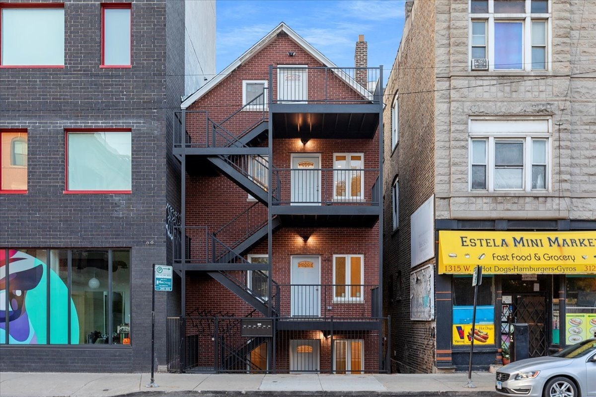 Primary Photo - 1313 W Chicago Ave