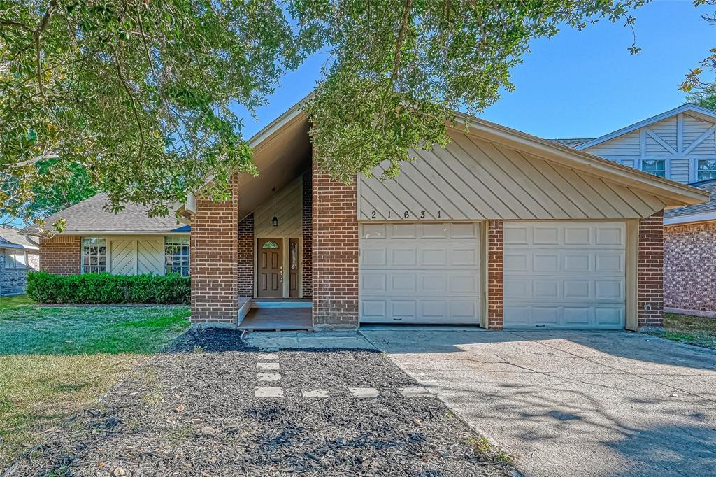 Foto principal - 21631 Park Villa Dr