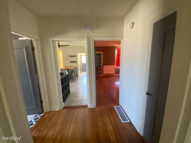Building Photo - 2 br, 1 bath Apartment - 4963 Botanical Ave