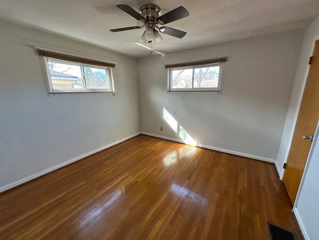 Building Photo - WHITE OAK-2BEDROOM 2 FULL BATH BRICK RANCH...