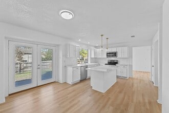 Building Photo - 3223 Deer Valley Dr