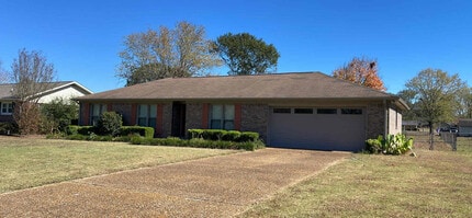 Building Photo - 206 Mary Lee Dr