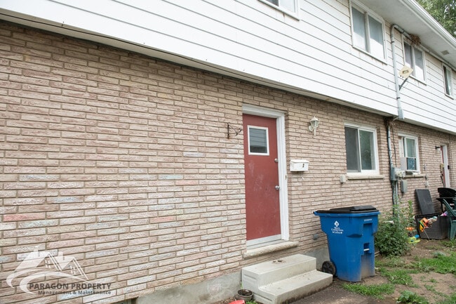 Photo du bâtiment - 18 Taylor Ave