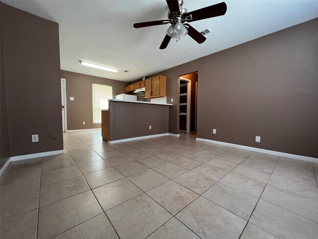 Foto del edificio - 5603 Madison St