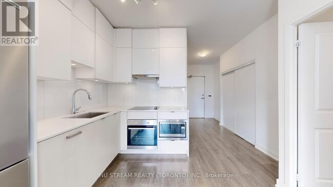 Building Photo - 195 Redpath Ave