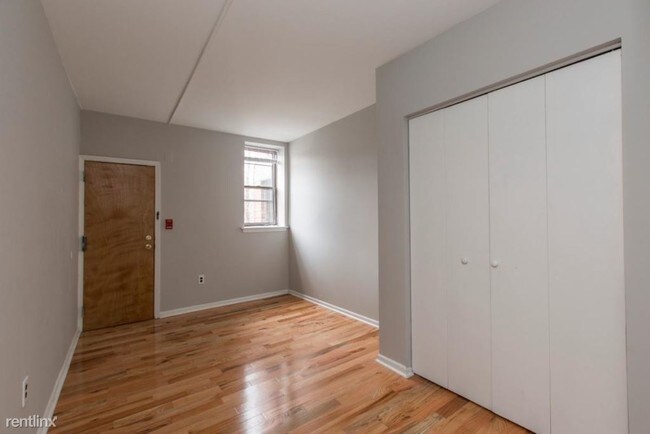 Building Photo - 7057 Cresheim Rd