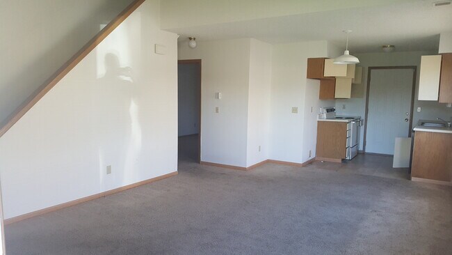 Foto del edificio - Great 3 Bed 2 Bath Duplex w/ attached 2 car garage!