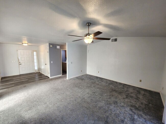 Building Photo - 2bd/2ba Sacramento Home in 55+ community