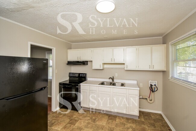 Building Photo - Enjoy living the good life in this 3 bedro...