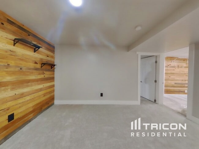 Building Photo - 9972 S 730 E