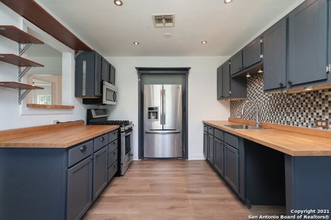 Foto del edificio - Stylishly Updated 3-Bedroom, 2-Bath Home i...