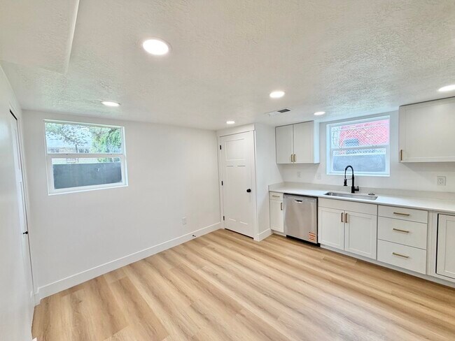 Foto del edificio - 651 N 800 W St