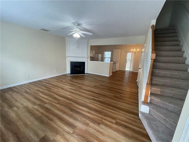 Foto del edificio - 4085 Howell Park Rd