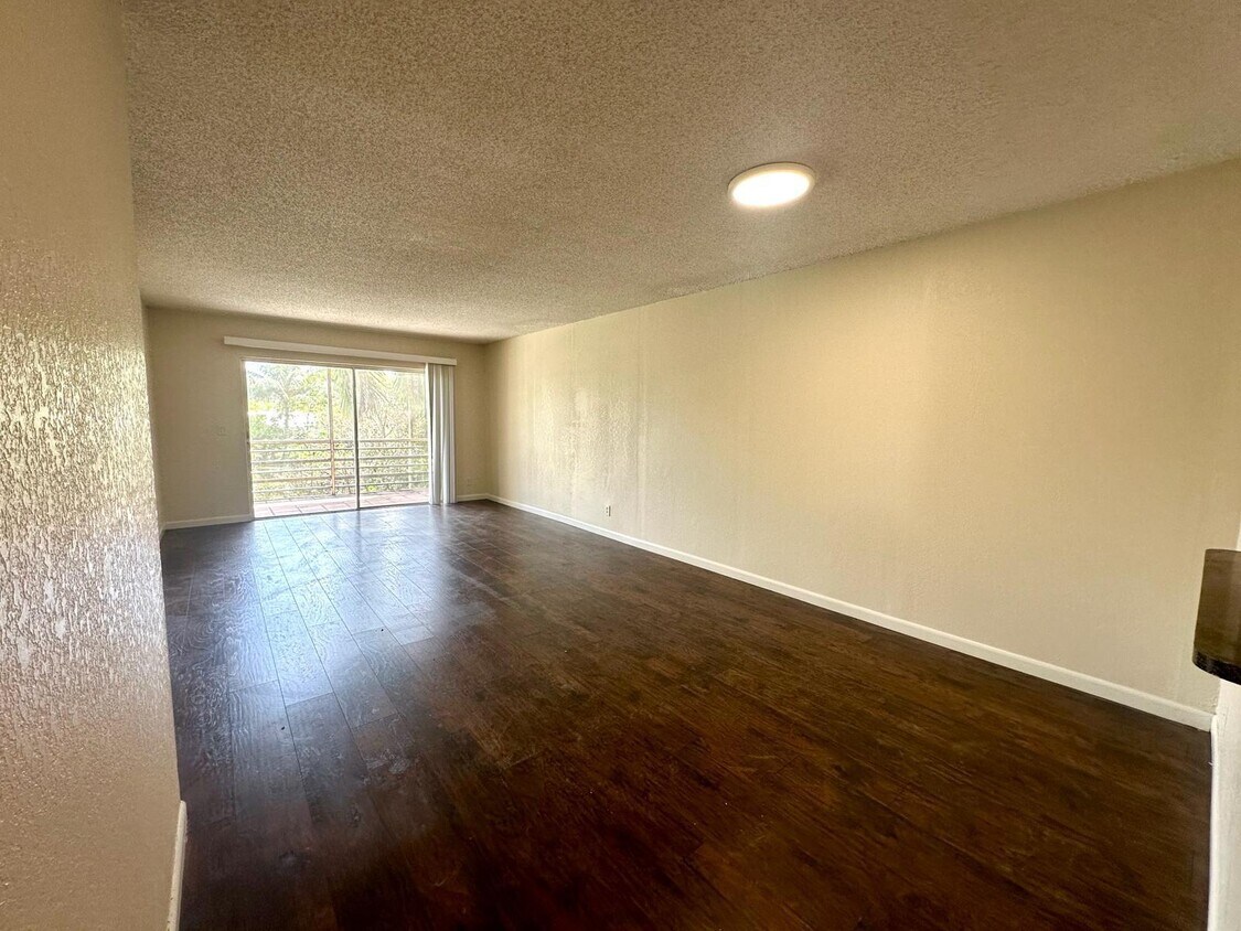 Primary Photo - 120 Sparrow Dr