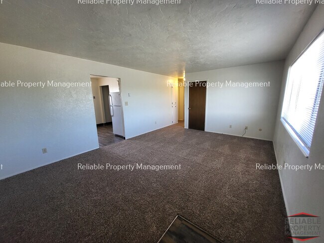 Foto del edificio - 1388 Ashment Ave