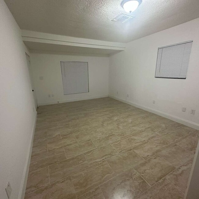 Building Photo - 3 bedroom 2 bath home with lawn cutting in...