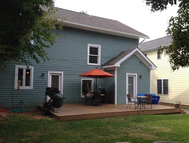 Deck &amp; Backyard (driveway gate now exists to fully enclose backyard) - 909 E Hargett St