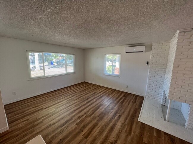 Building Photo - 1135 E Alexander Ave