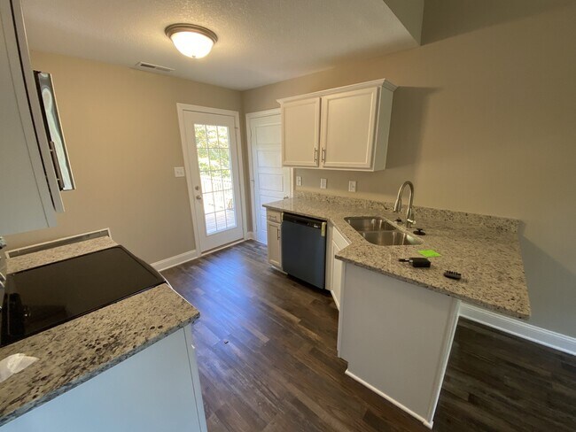 Foto del edificio - 211 CAVE ST  , Charming 2 Bed, 1 Bath Rent...