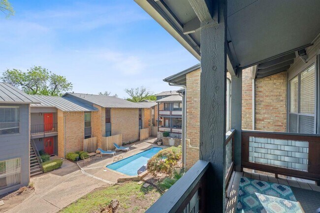 Foto del edificio - 1101 Hollow Creek Dr