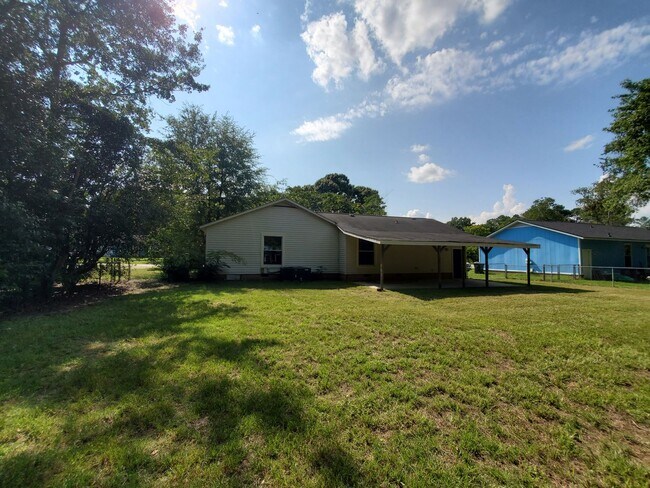 Building Photo - 1623 Lawhorne Dr