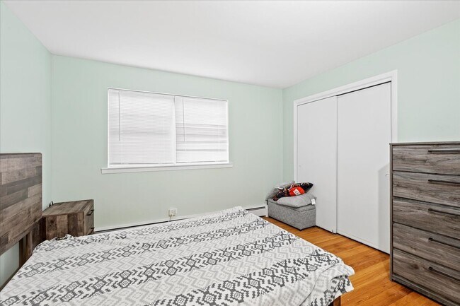 Foto del edificio - 1725 Howard Ave