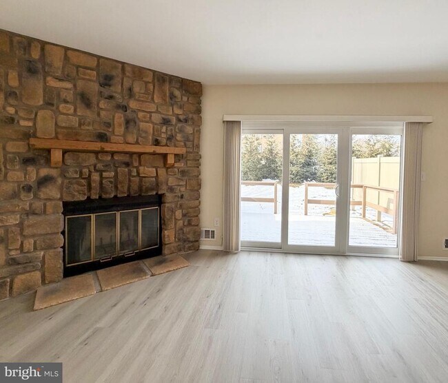 Foto del edificio - 12 Manor Dr