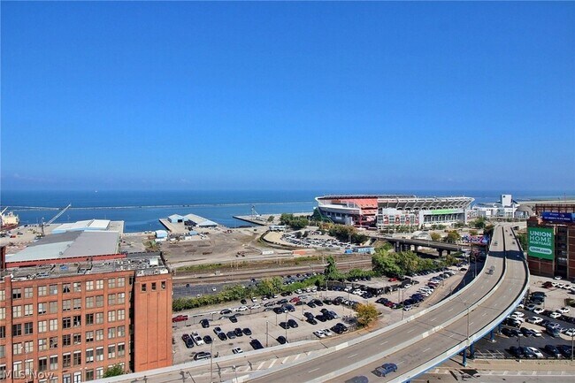 Foto del edificio - 701 W Lakeside Ave