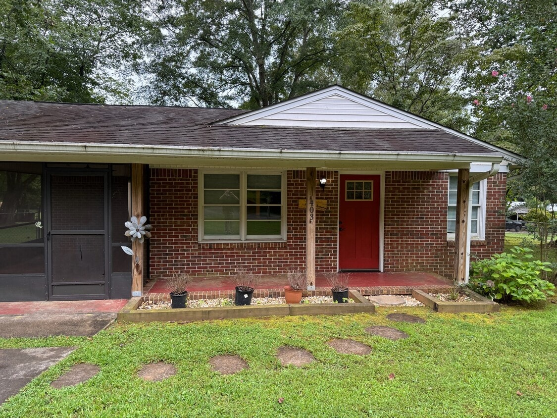 Front Entrance - 403 Cane Creek Valley Rd