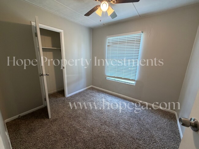 Foto del edificio - 4 Midland Park Ln