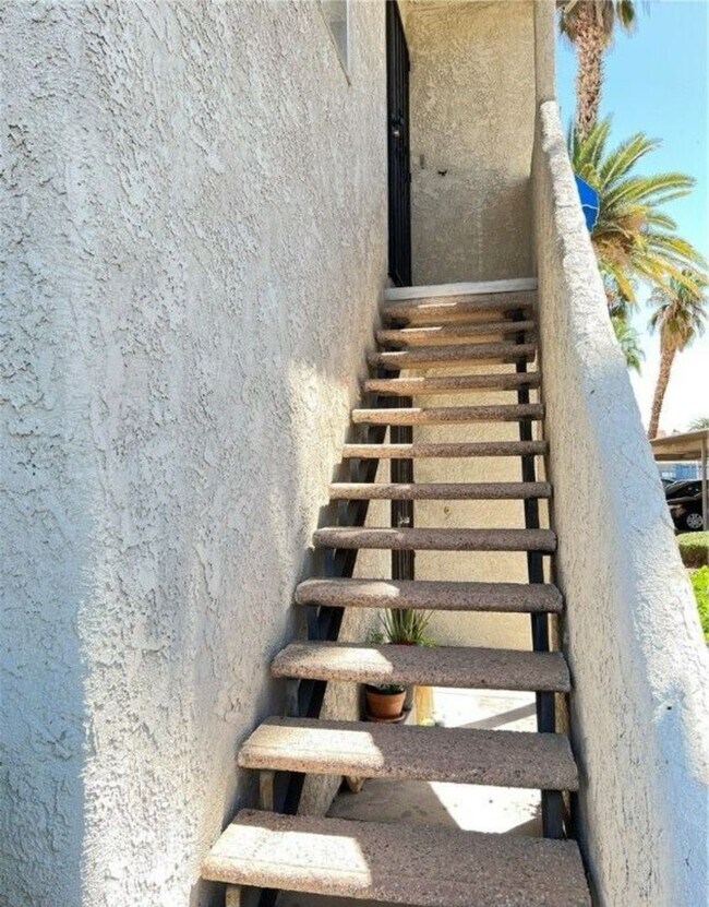 Building Photo - Nice condo 2 bed 2 bath with washer and dryer