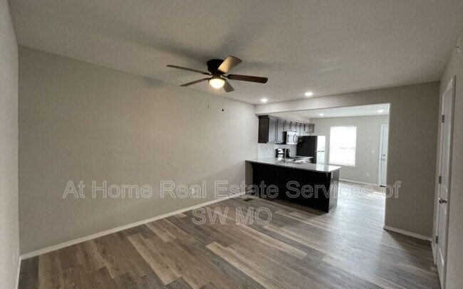 Foto del edificio - 749 Turner Ave