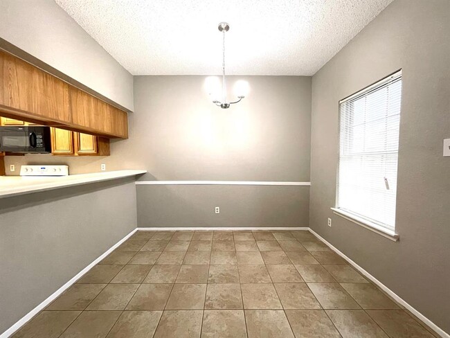 Building Photo - 2226 Millstone Dr