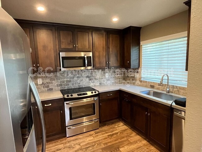Building Photo - 1241 Inglewood Ct
