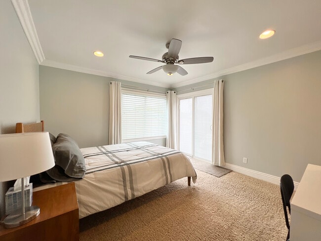 Building Photo - 5023 Verdura Ave
