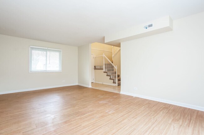 Building Photo - 5860 Woodgate Dr