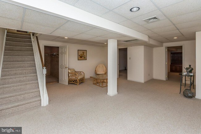 Building Photo - 406 Eaton Way