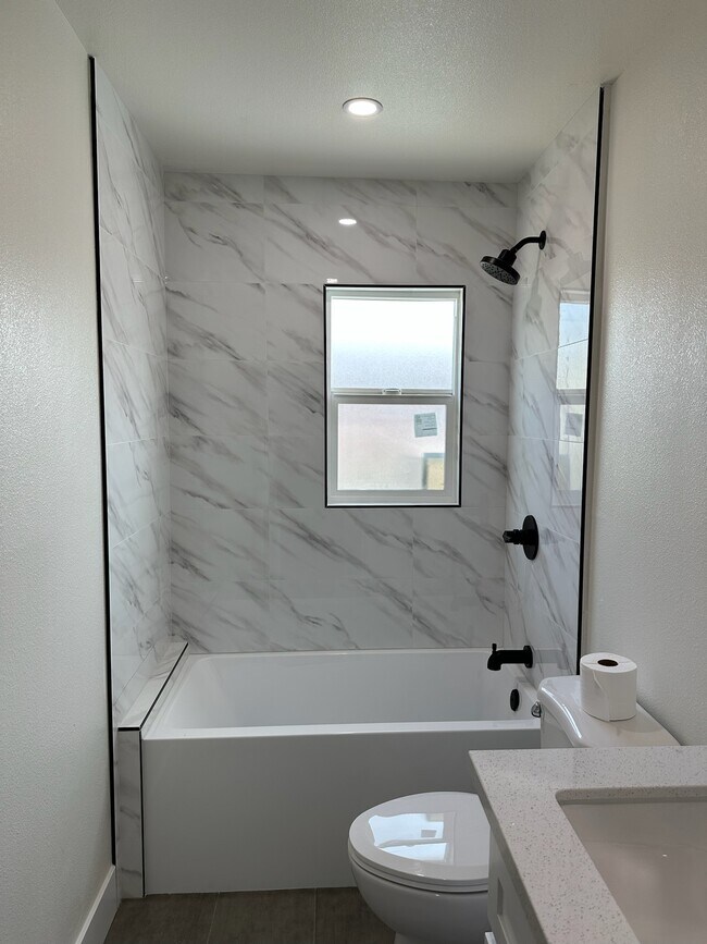 Foto del edificio - 4858 Ascot Ave