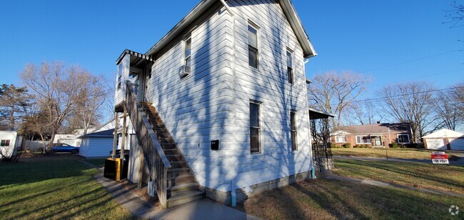 Building Photo - 221 Byall Ave