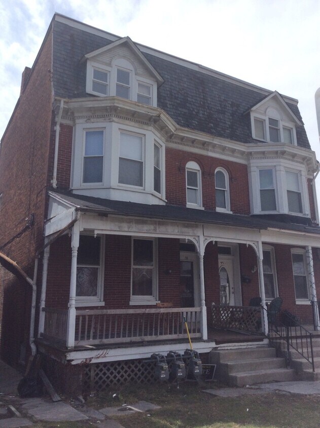 Primary Photo - Available Now! 1st floor on the Avenues