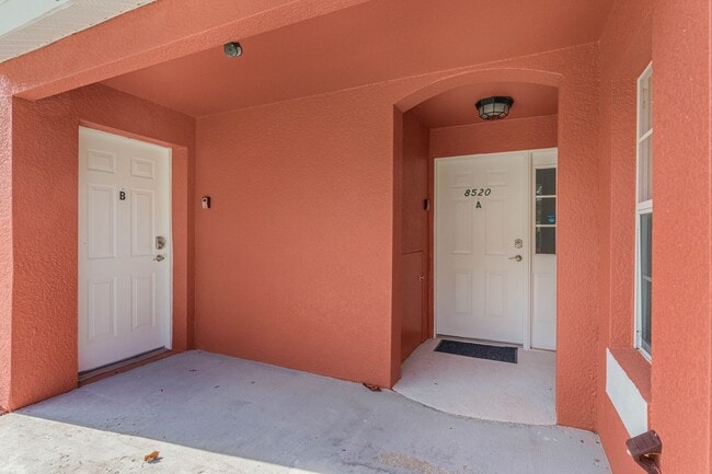 Building Photo - 4-Bedroom, 4-Bathroom in Kissimmee ***MOVE...