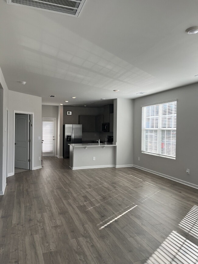 Building Photo - 453 Augustine Dr