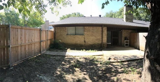Building Photo - 1808 Camelot Cove