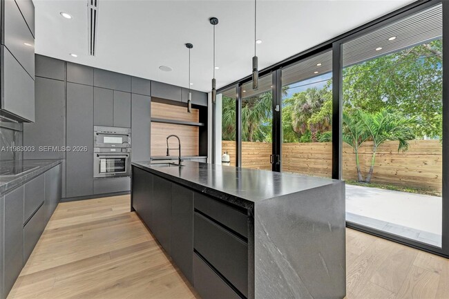 Building Photo - 630 NE 82nd St