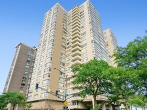 Building Photo - 6301 N Sheridan Rd
