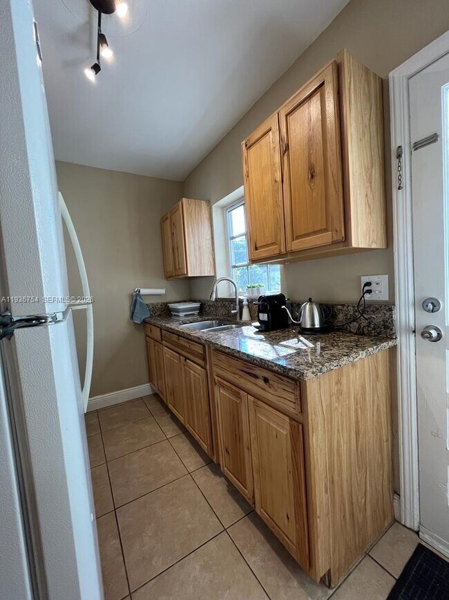 Foto del edificio - 1414 NE 178th St