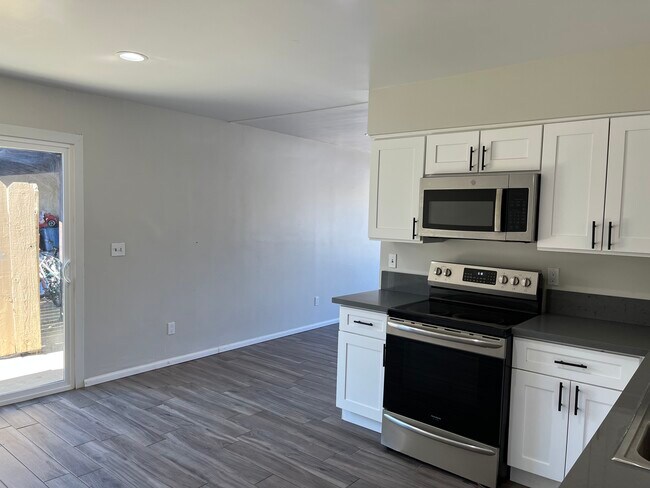 Foto del edificio - 3207 Crestline Rd