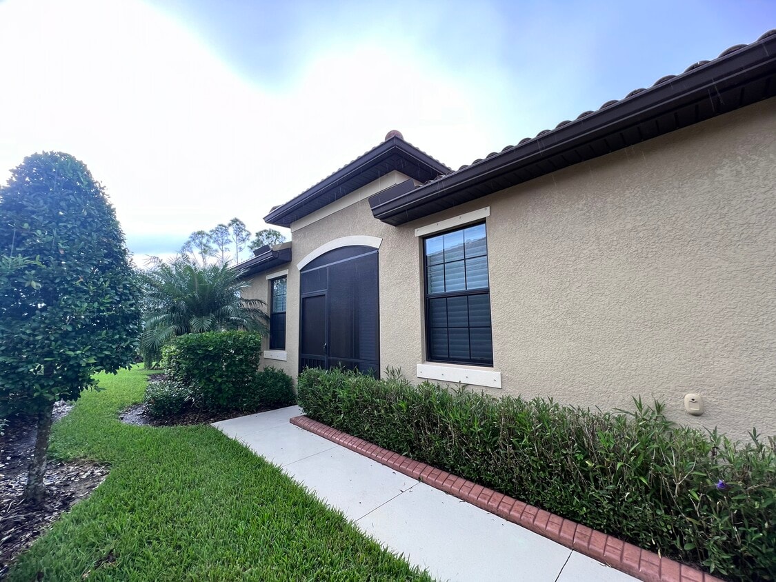 Primary Photo - 2497 Daisy Dr