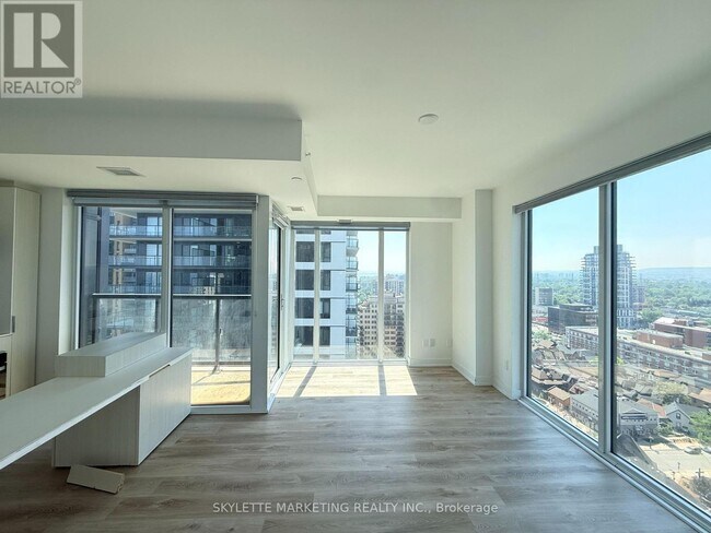 Building Photo - 370 Martha St
