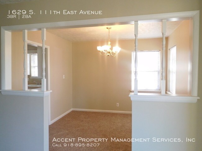 Building Photo - 3 Bedroom, 2 bath, 2 car garage